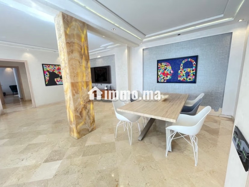 Sublime Appartement de 2 chambres avec chambres du personnel en plein Quartier RACINE entièrement meublé avec goût - Location Immobilier - Casablanca - photo 4