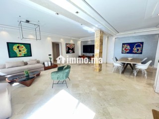 Sublime Appartement de 2 chambres avec chambres du personnel en plein Quartier RACINE entièrement meublé avec goût - Appartement à louer - Casablanca