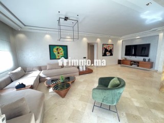 Sublime Appartement de 2 chambres avec chambres du personnel en plein Quartier RACINE entièrement meublé avec goût - Appartement à louer - Casablanca