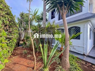 À Louer Villa Vide avec piscine à Ain Diab - Villa à louer - Casablanca