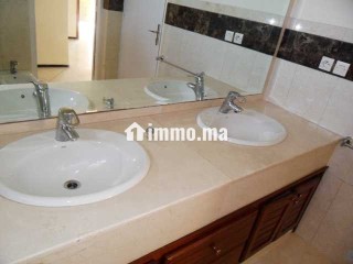 Villa avec chauffage et piscine à Souissi RABAT - Villa à louer - Rabat