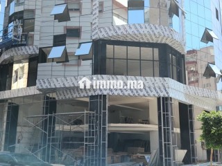 Magasin trois façades aménagé Avenue des Far luxe - Appartement à vendre - Meknes
