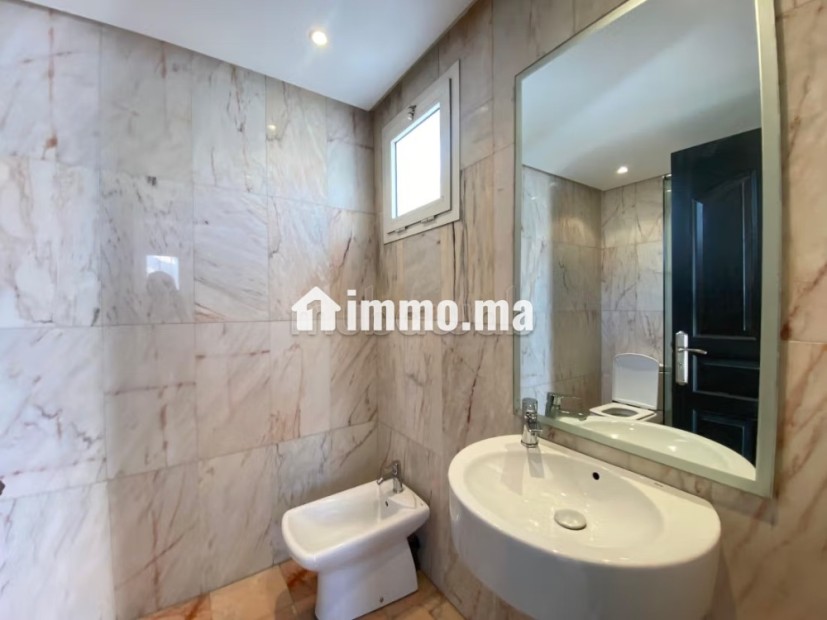 Très bel appartement en location à Maârif. 2 pièces confortables. Ascenseur et places de parking - Location Immobilier - Casablanca - photo 4
