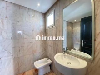 Très bel appartement en location à Maârif. 2 pièces confortables. Ascenseur et places de parking - Appartement à louer - Casablanca