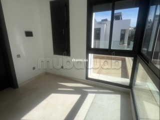 Villa de luxe à louer à Ain Diab.
Surface de 350 m².
Porte blindée, sécurité - Villa à louer - Casablanca