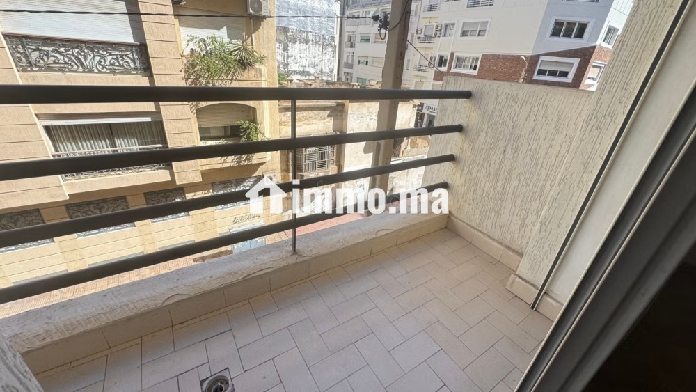 Location d'un appartement à Racine juste sur la Ruelle de ZARA. 1 Pièce. Ascenseur - Location Immobilier - Casablanca - photo 1
