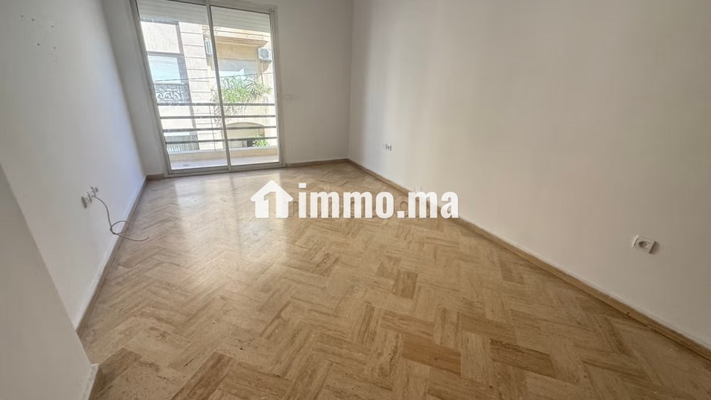 Location d'un appartement à Racine juste sur la Ruelle de ZARA. 1 Pièce. Ascenseur - Location Immobilier - Casablanca - photo 2