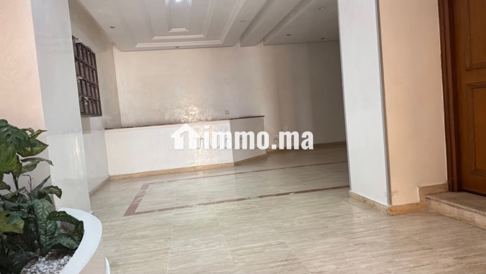 Location d'un appartement à Racine juste sur la Ruelle de ZARA. 1 Pièce. Ascenseur - Location Immobilier - Casablanca - photo 3
