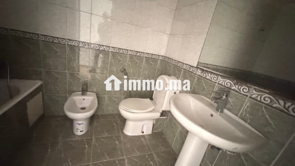 Location d'un appartement à Racine juste sur la Ruelle de ZARA. 1 Pièce. Ascenseur - Location Immobilier - Casablanca - photo 4