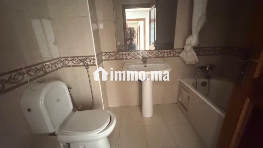 Location d'un appartement à Racine juste sur la Ruelle de ZARA. 1 Pièce. Ascenseur - Location Immobilier - Casablanca - photo 5
