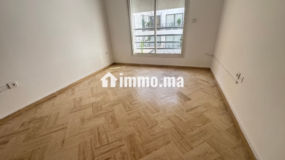 Location d'un appartement à Racine juste sur la Ruelle de ZARA. 1 Pièce. Ascenseur - Location Immobilier - Casablanca - photo 6