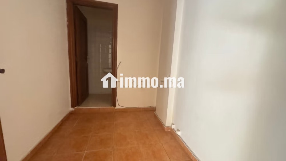 Location d'un appartement à Racine juste sur la Ruelle de ZARA. 1 Pièce. Ascenseur - Location Immobilier - Casablanca - photo 7