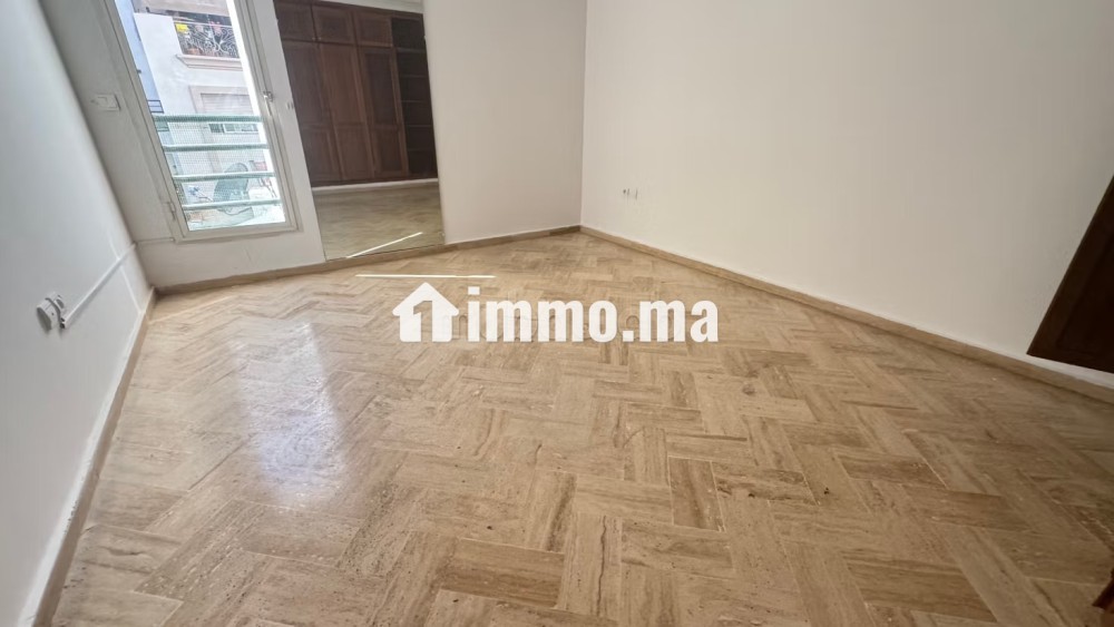 Location d'un appartement à Racine juste sur la Ruelle de ZARA. 1 Pièce. Ascenseur - Location Immobilier - Casablanca - photo 8