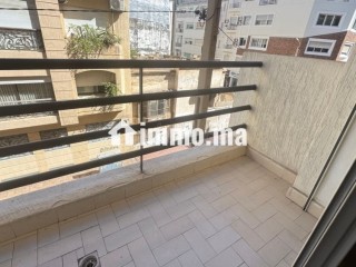 Location d'un appartement à Racine juste sur la Ruelle de ZARA. 1 Pièce. Ascenseur - Appartement à louer - Casablanca