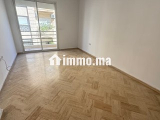 Location d'un appartement à Racine juste sur la Ruelle de ZARA. 1 Pièce. Ascenseur - Appartement à louer - Casablanca