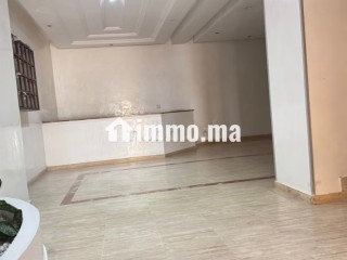 Location d'un appartement à Racine juste sur la Ruelle de ZARA. 1 Pièce. Ascenseur - Appartement à louer - Casablanca