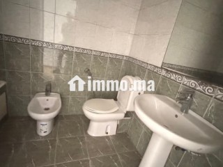 Location d'un appartement à Racine juste sur la Ruelle de ZARA. 1 Pièce. Ascenseur - Appartement à louer - Casablanca