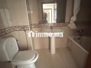 Location d'un appartement à Racine juste sur la Ruelle de ZARA. 1 Pièce. Ascenseur - Appartement à louer - Casablanca
