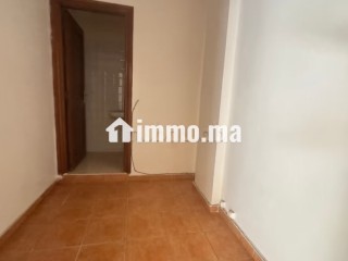 Location d'un appartement à Racine juste sur la Ruelle de ZARA. 1 Pièce. Ascenseur - Appartement à louer - Casablanca
