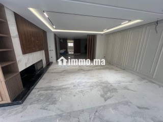 Appartement en location à Triangle d'Or. 4 pièces confortables. Porte blindée et chauffage central - Appartement à louer - Casablanca