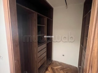 Appartement en location à Triangle d'Or. 4 pièces confortables. Porte blindée et chauffage central - Appartement à louer - Casablanca