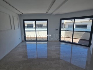 Superbe appartement à vendre à Ferme Bretonne Hay Arraha. 2 chambres agréables. Fenêtres double vitrage et chauffage central - Appartement à vendre - Casablanca