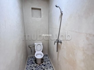 Location saisonnière villa de luxe à Ghazoua.
Surface totale 800 m².
Porte blindée et parabole - Villa à vendre - Essaouira