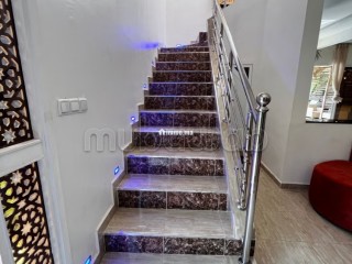 Location saisonnière villa de luxe à Ghazoua.
Surface totale 800 m².
Porte blindée et parabole - Villa à vendre - Essaouira