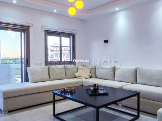 Bel appartement en location à M'Diq. Surface de 80 m². Salon traditionnel et système d'antenne parabolique - Appartement à louer - Mdiq