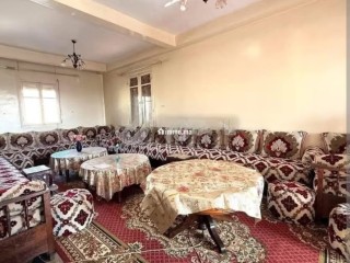 Vente villa a rénover à Quartier Al Woroud. 5 chambres. Salon Marocain, sécurité - Villa à vendre - Casablanca