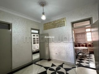 Vente villa a rénover à Quartier Al Woroud. 5 chambres. Salon Marocain, sécurité - Villa à vendre - Casablanca