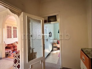Vente villa a rénover à Quartier Al Woroud. 5 chambres. Salon Marocain, sécurité - Villa à vendre - Casablanca