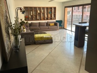 Vente d'un bel appartement à carré eden Guéliz.
Superficie 150 m².
Concierge et climatisation - Appartement à vendre - Marrakech