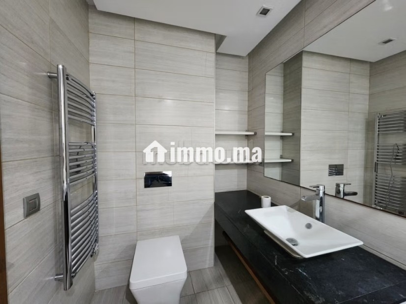 Location d'un appartement à Casablanca Finance City. 2 chambres. Avec garage et ascenseur - Location Immobilier - Casablanca - photo 2