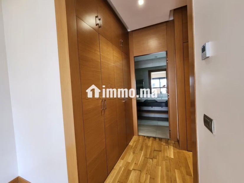 Location d'un appartement à Casablanca Finance City. 2 chambres. Avec garage et ascenseur - Location Immobilier - Casablanca - photo 8