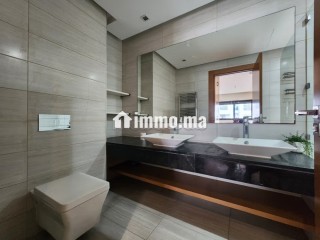 Location d'un appartement à Casablanca Finance City. 2 chambres. Avec garage et ascenseur - Appartement à louer - Casablanca