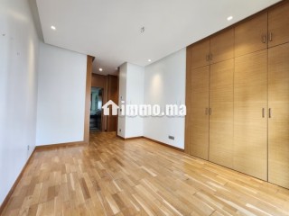 Location d'un appartement à Casablanca Finance City. 2 chambres. Avec garage et ascenseur - Appartement à louer - Casablanca