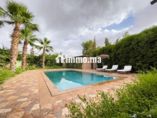 Location saisonnière villa de luxe à Route de Tahanaout.
Surface totale 1300 m².
Piscine et air conditionné - Villa à vendre - Marrakech