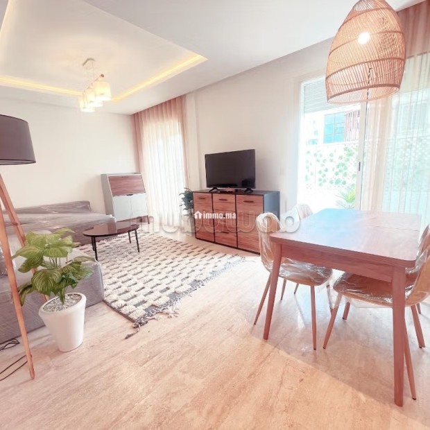 Très beau et grand studio meublé à la location avec une grande terrasse bien ensoleillée - Location Immobilier - Casablanca - photo 3