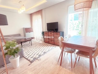 Très beau et grand studio meublé à la location avec une grande terrasse bien ensoleillée - Appartement à louer - Casablanca