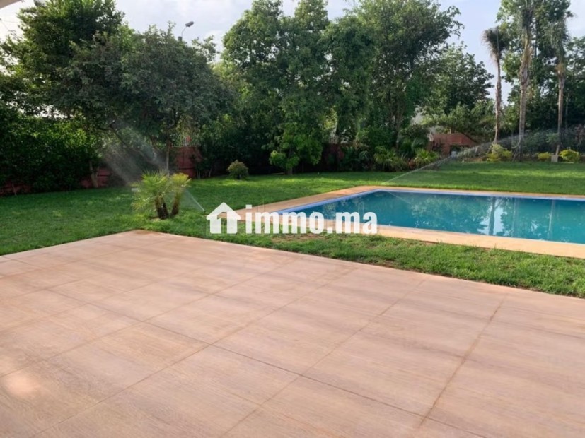 Villa de luxe à louer à Souissi. Superficie 2000 m². Climatisation et piscine - Location Immobilier - Rabat - photo 4