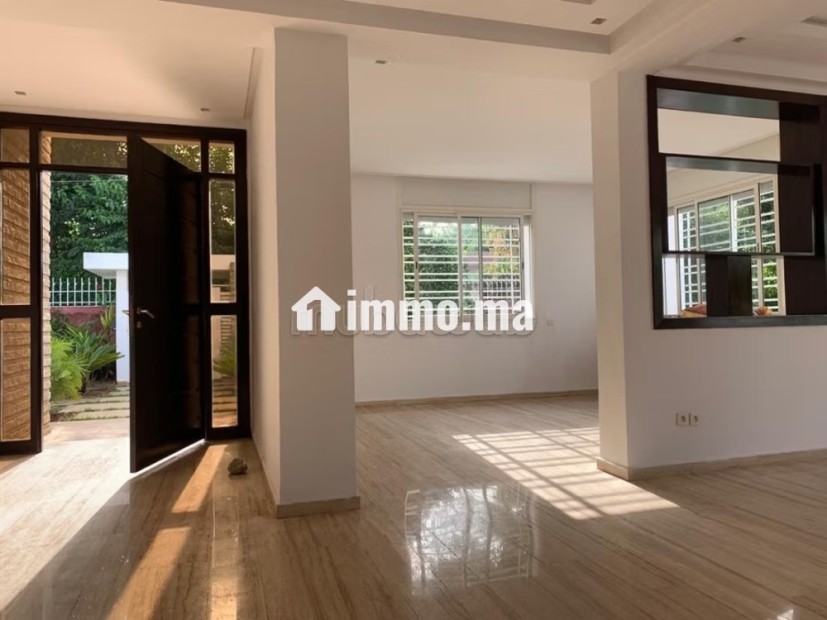 Villa de luxe à louer à Souissi. Superficie 2000 m². Climatisation et piscine - Location Immobilier - Rabat - photo 6