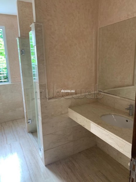 Villa de luxe à louer à Souissi. Superficie 2000 m². Climatisation et piscine - Location Immobilier - Rabat - photo 8