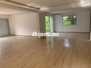 Villa de luxe à louer à Souissi. Superficie 2000 m². Climatisation et piscine - Villa à louer - Rabat