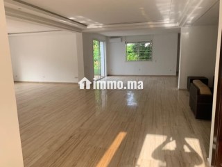 Villa de luxe à louer à Souissi. Superficie 2000 m². Climatisation et piscine - Villa à louer - Rabat