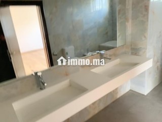 Villa de luxe à louer à Souissi. Superficie 2000 m². Climatisation et piscine - Villa à louer - Rabat