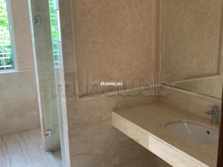 Villa de luxe à louer à Souissi. Superficie 2000 m². Climatisation et piscine - Villa à louer - Rabat