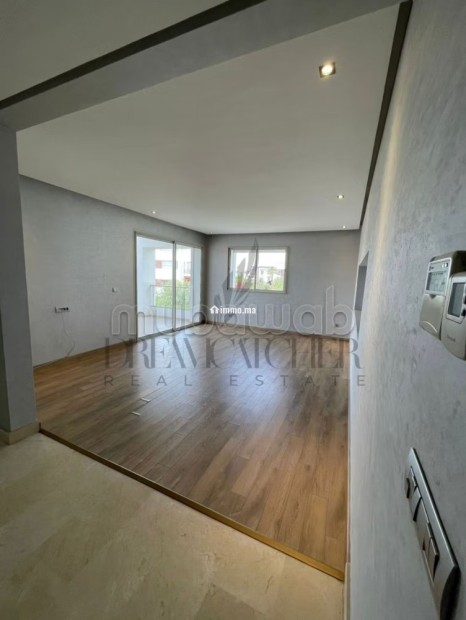 Appartement à vendre à Ville Verte. 3 chambres. Salon traditionnel, antenne parabolique générale - Vente Immobilier - Bouskoura - photo 1