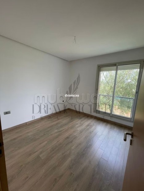 Appartement à vendre à Ville Verte. 3 chambres. Salon traditionnel, antenne parabolique générale - Vente Immobilier - Bouskoura - photo 4