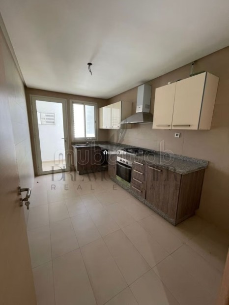 Appartement à vendre à Ville Verte. 3 chambres. Salon traditionnel, antenne parabolique générale - Vente Immobilier - Bouskoura - photo 6